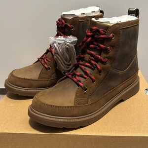 UGG Big Kid’s Robley weather boot
